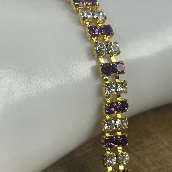 Vintage 1970's Rhinestone bracelet. Amethyst and Diamond look. 7" in length - Picture 5 of 7